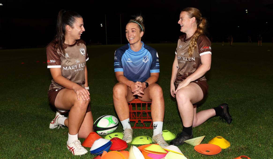 Cooks Hill players Bianca Smith, left, and Grace Salter, right, with Wanderers co-captain Kirsty McGrorey at Two Blues training at No.2 Sportsground on Thursday night. Picture by Peter Lorimer