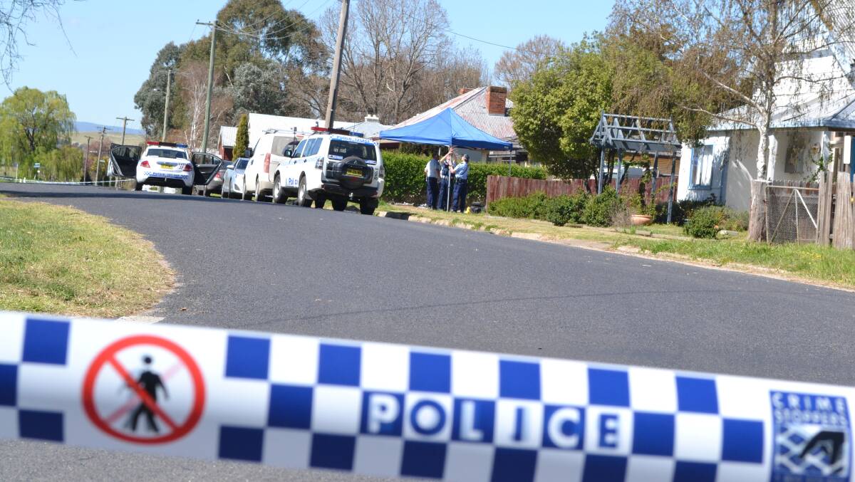DRAMATIC: A crime scene was established in Perthville after a disturbance that led to a Kelso man being arrested. Photo: BRIAN WOOD 
