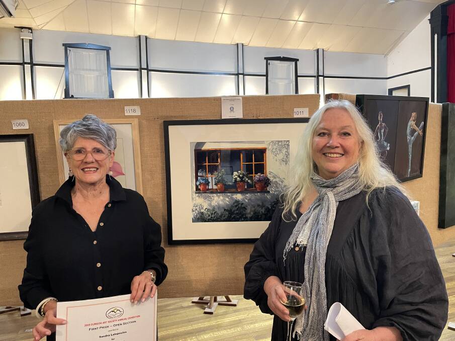 Winner of the open arts category Sandra Lalopoulos and judge Gillean Shaw.