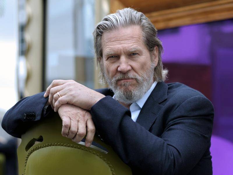 Jeff Bridges will be honored at the Golden Globes for his wide range of films.