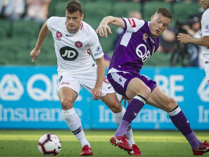 The Wanderers have come close to snatching victory in their A-League match at Perth Glory.