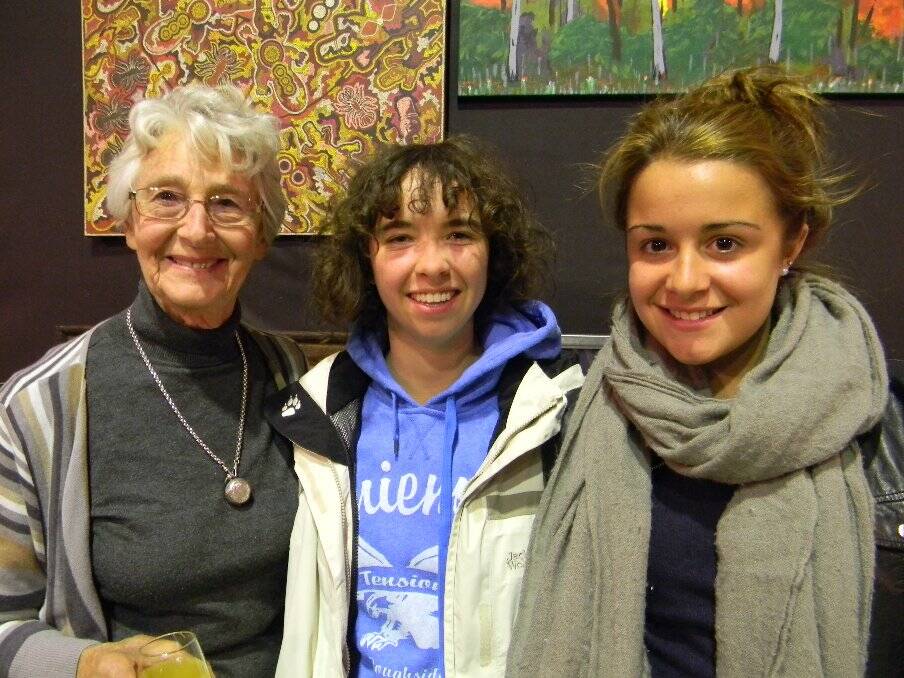 Jan Sansom with exchange students Toni from Germany and Letty from Italy